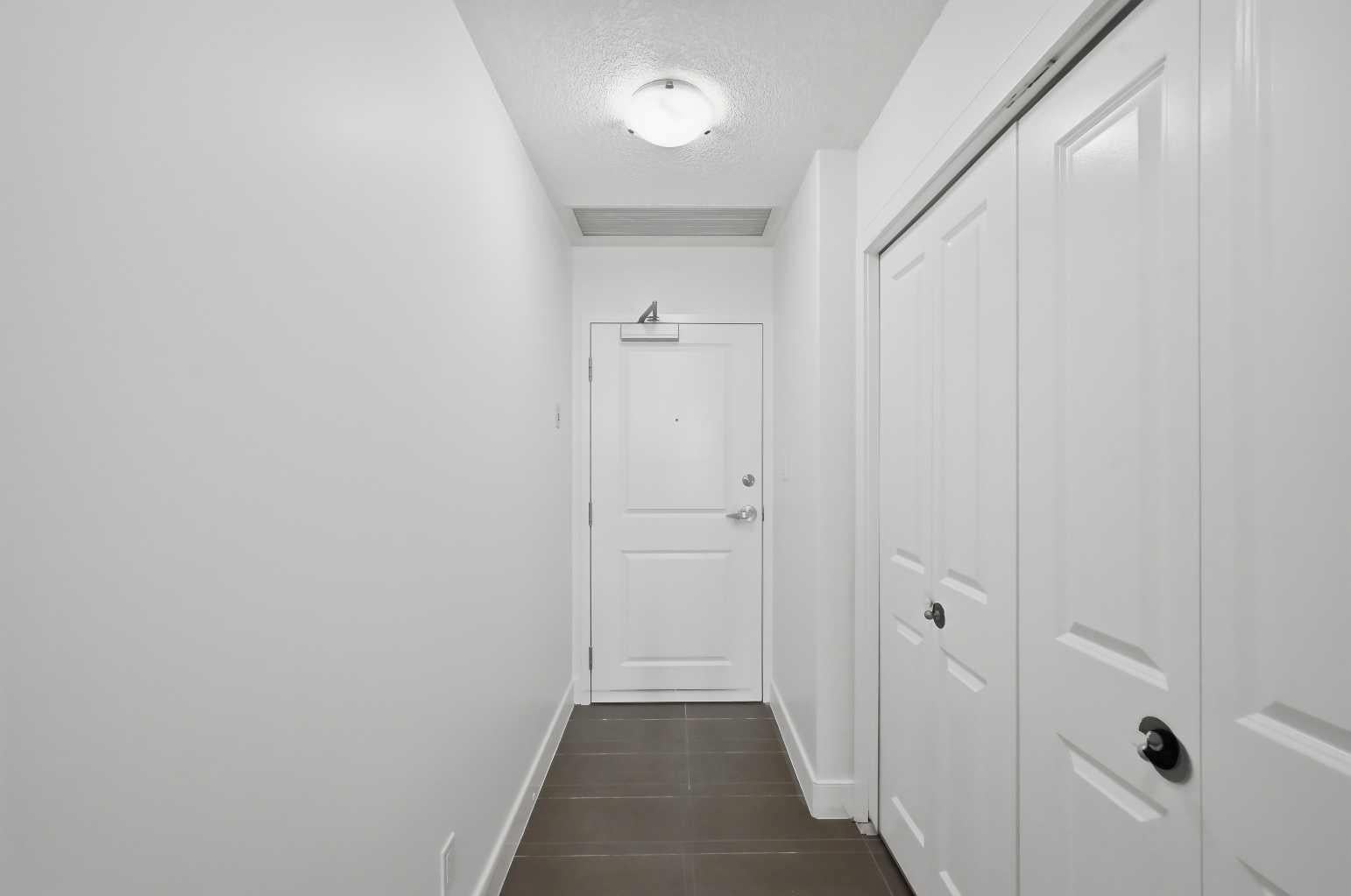 77 Spruce Place SW 1003