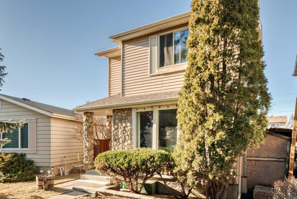 Photo of 44 Erin Croft Green SE, Calgary, AB T2B 2V2 (MLS # A2284465)