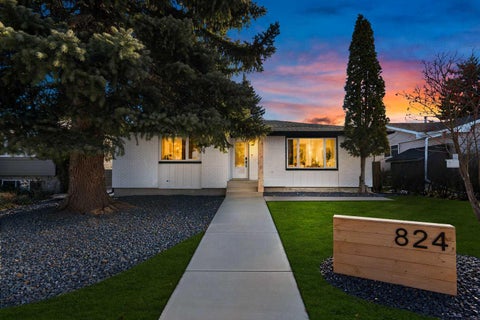 Photo of 824 Canna Crescent SW, Calgary, AB T2W 1N9 (MLS # A2352856)
