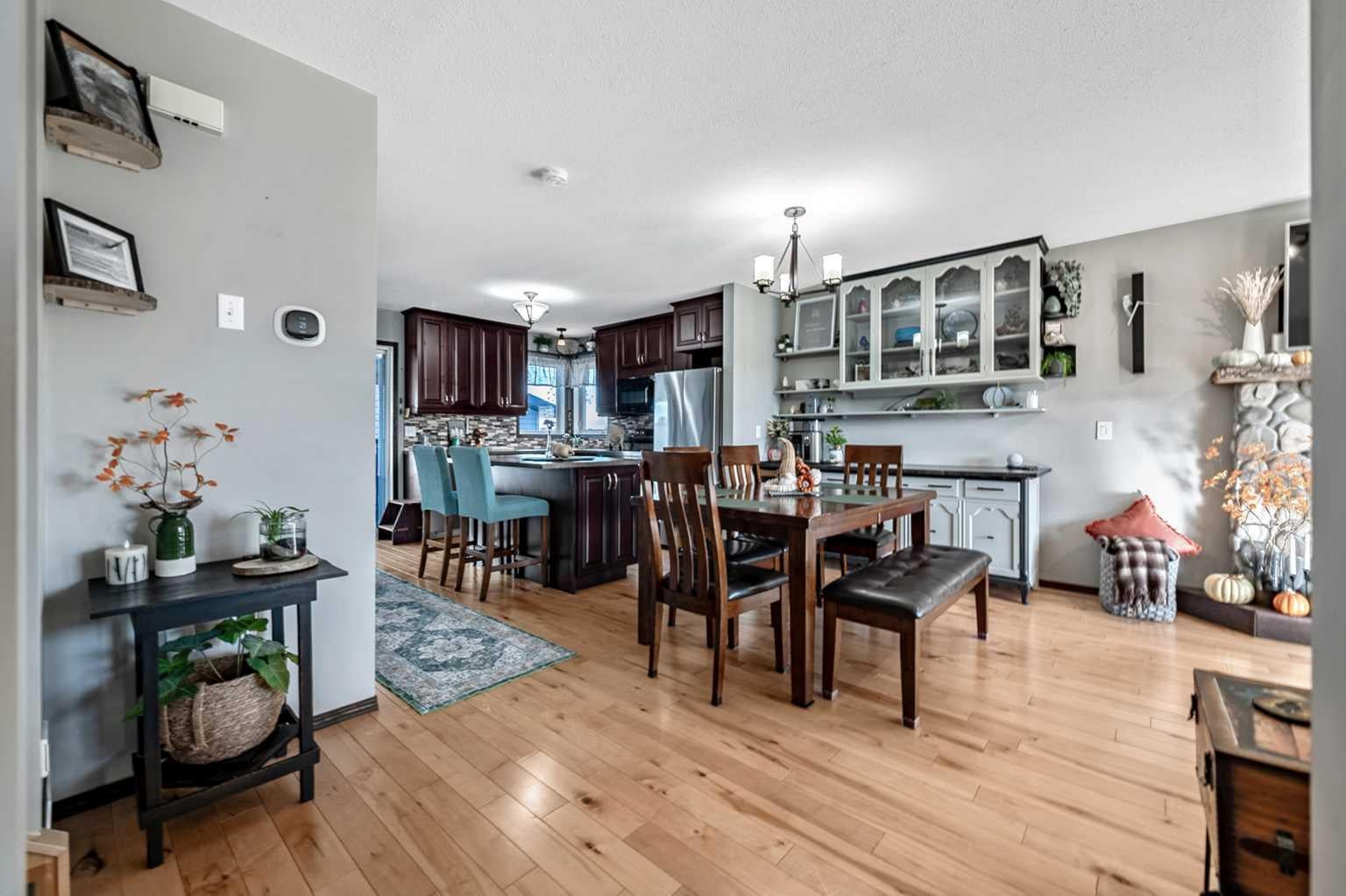 32 Sunrise Close SE