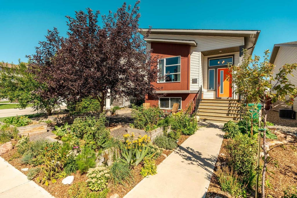 Photo of 336 Crocus Terrace W, Lethbridge, AB T1J 5J3 (MLS # A2340927)