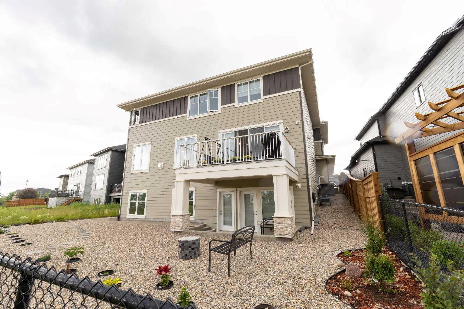 22 Legacy Woods Crescent SE