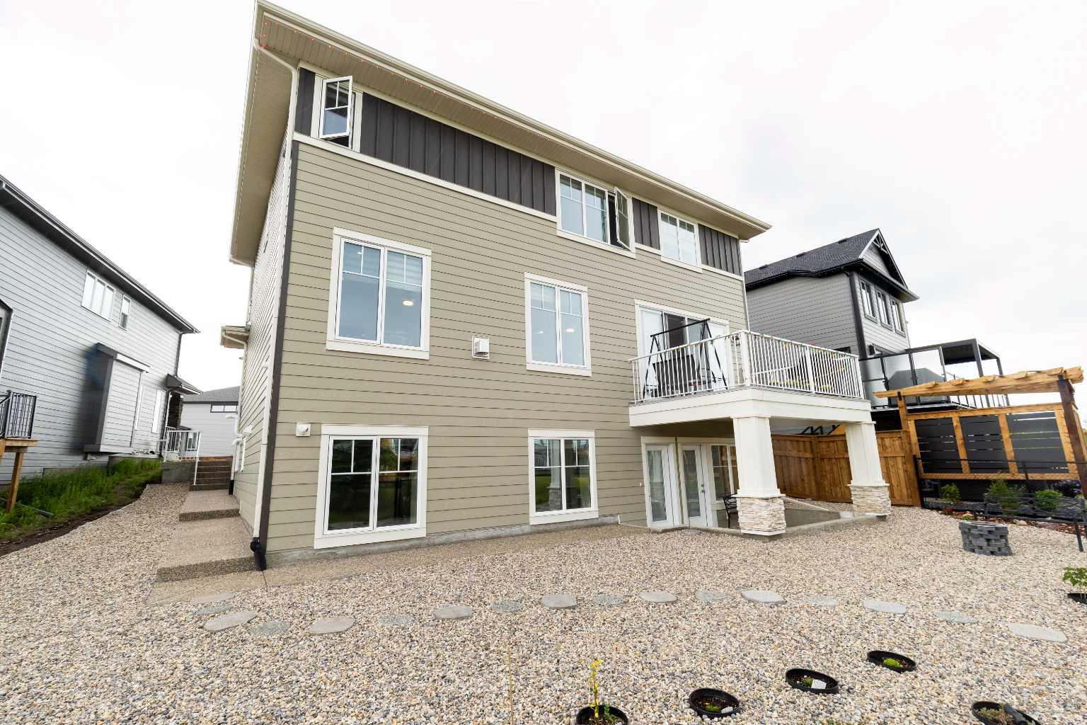22 Legacy Woods Crescent SE