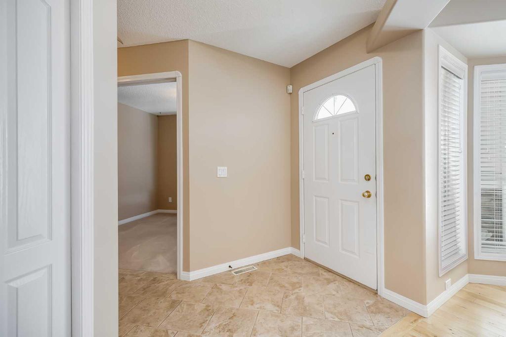 Photo of 17 Rocky Ridge Villas NW, Calgary, AB T3G 4R2 (MLS # A2298839)
