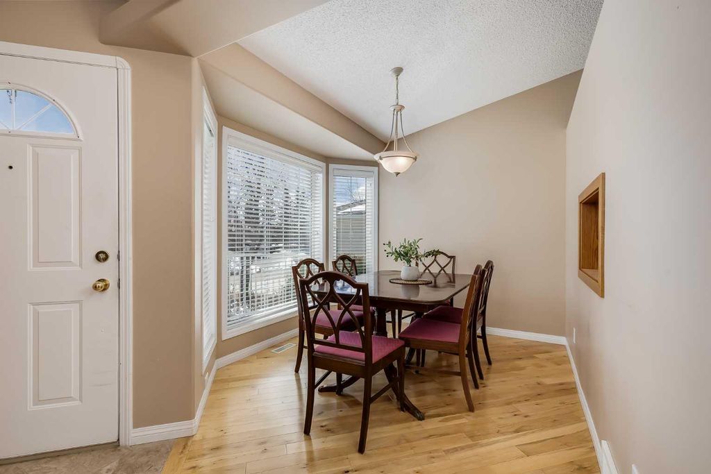 Photo of 17 Rocky Ridge Villas NW, Calgary, AB T3G 4R2 (MLS # A2298839)