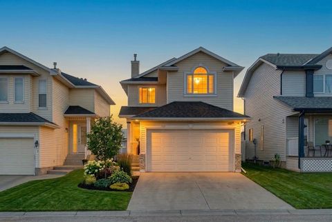 Photo of 232 San Fernando Place NE, Calgary, AB T1Y 7J2 (MLS # A2312830)