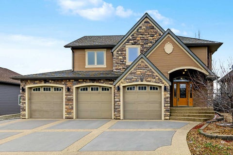 Photo of 607 West Highland Crescent, Carstairs, AB T0M 0N0 (MLS # A2355312)