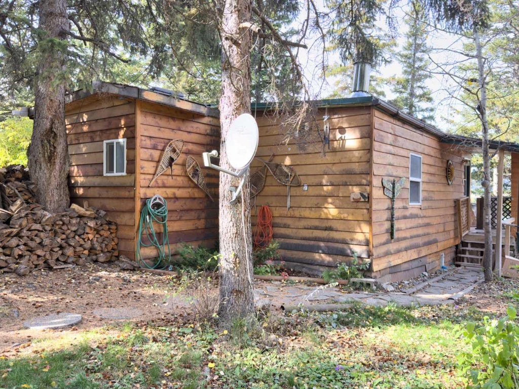 Photo of 16 Lee Lake Road, Rural Pincher Creek No. 9, M.D. of, AB T0K 1W0 (MLS # A2354431)