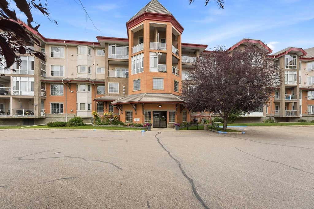 Photo of 4512 52 Avenue #422, Red Deer, AB T4N 6B9 (MLS # A2336932)