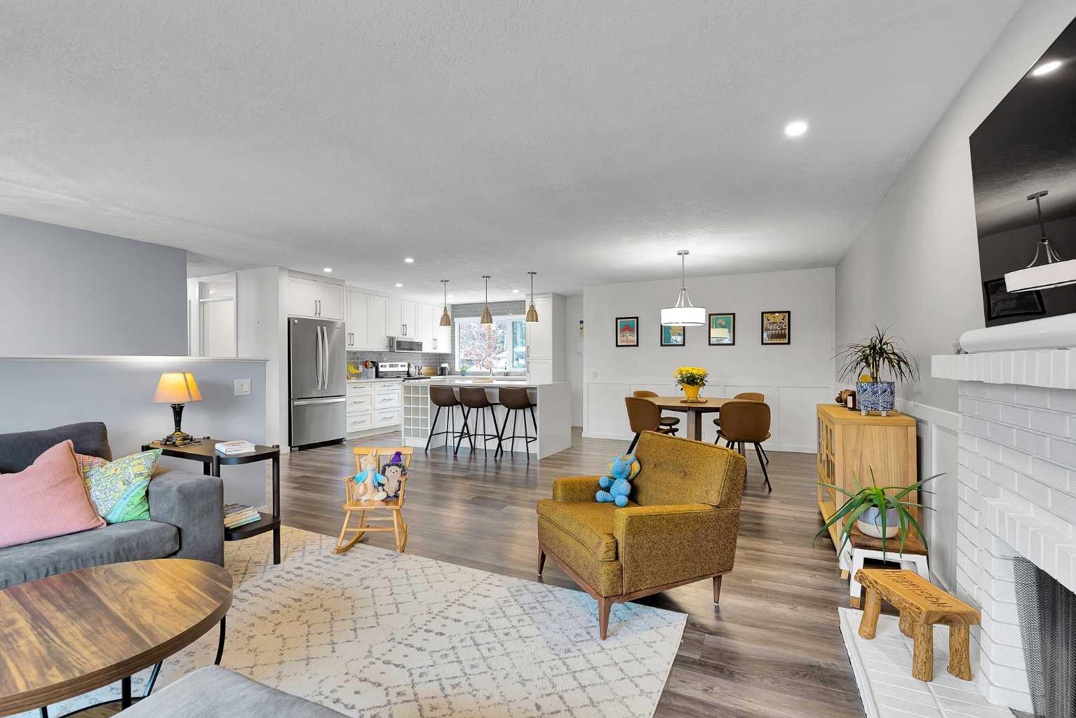 6584 Dalrymple Way NW