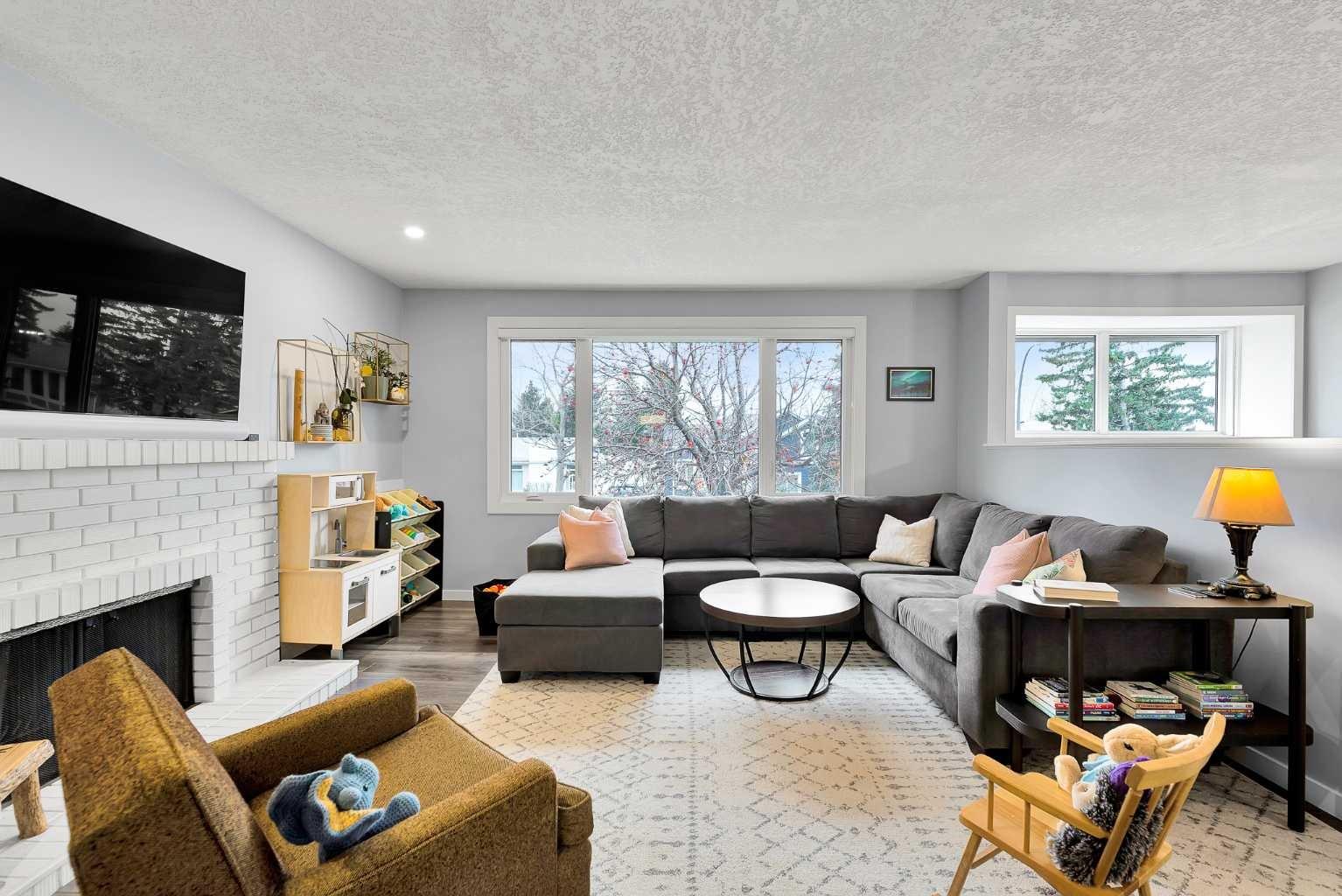 6584 Dalrymple Way NW