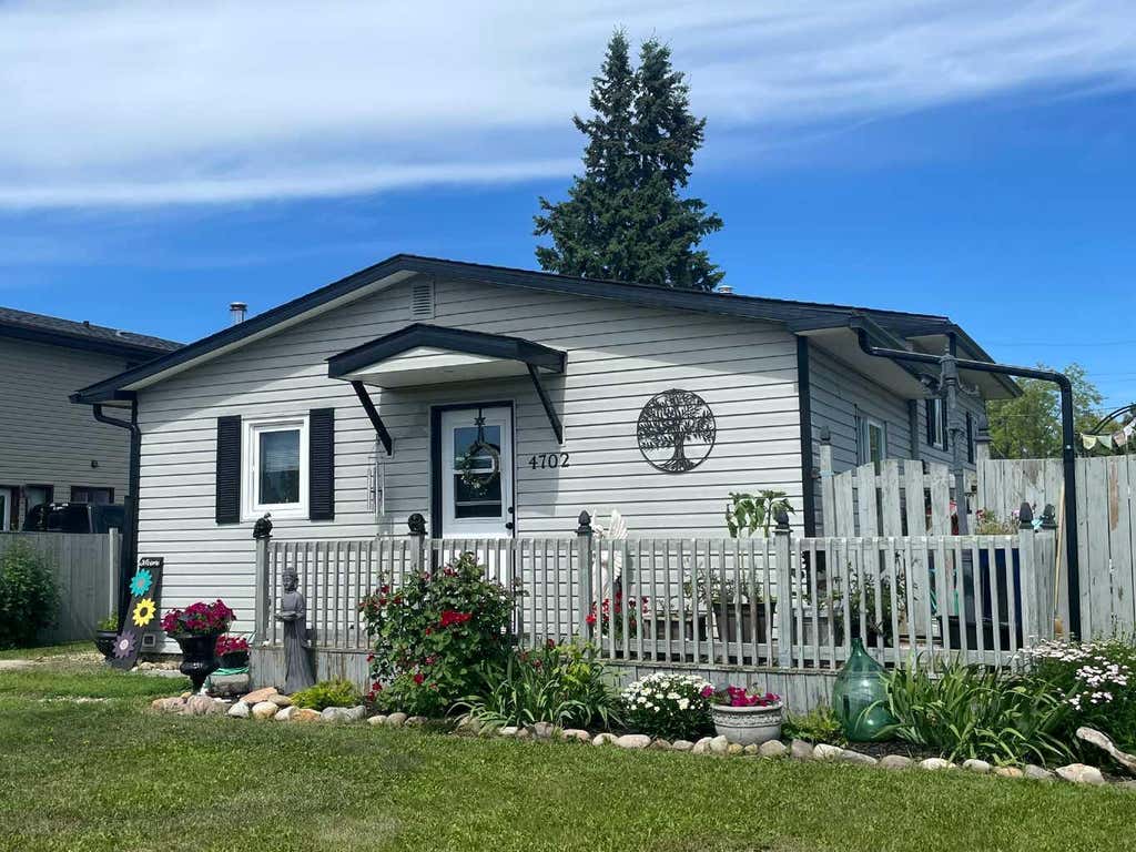 Photo of 4702 48 Avenue, Grimshaw, AB T8S 1W0 (MLS # A2329319)