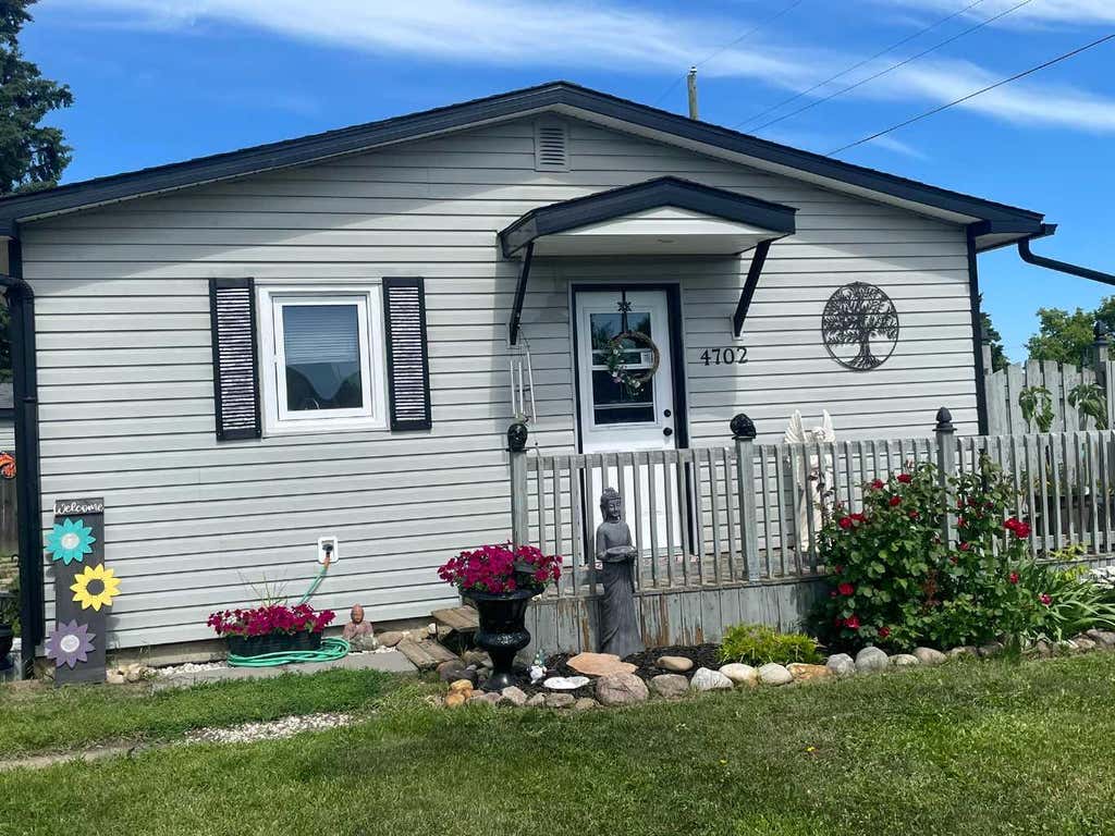 Photo of 4702 48 Avenue, Grimshaw, AB T8S 1W0 (MLS # A2329319)