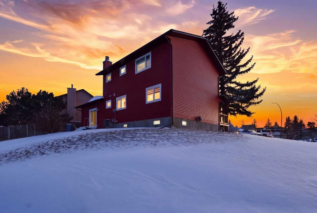 Photo of 51 Beddington Green NE, Calgary, AB T3K 1M7 (MLS # A2307437)