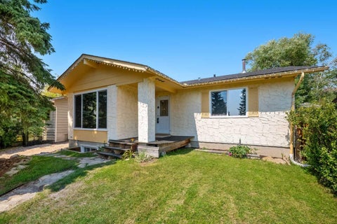 Photo of 125 Carr Place, Okotoks, AB T1S 1E2 (MLS # A2354682)