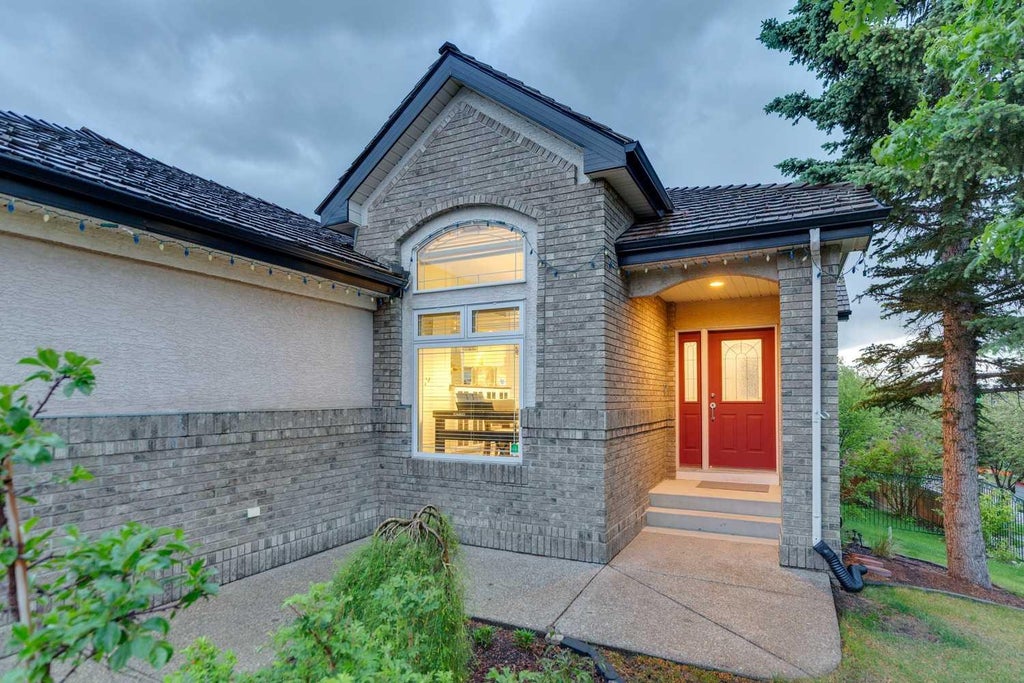 Photo of 5 Royal Crest Terrace NW, Calgary, AB T3G 4M3 (MLS # A2321634)