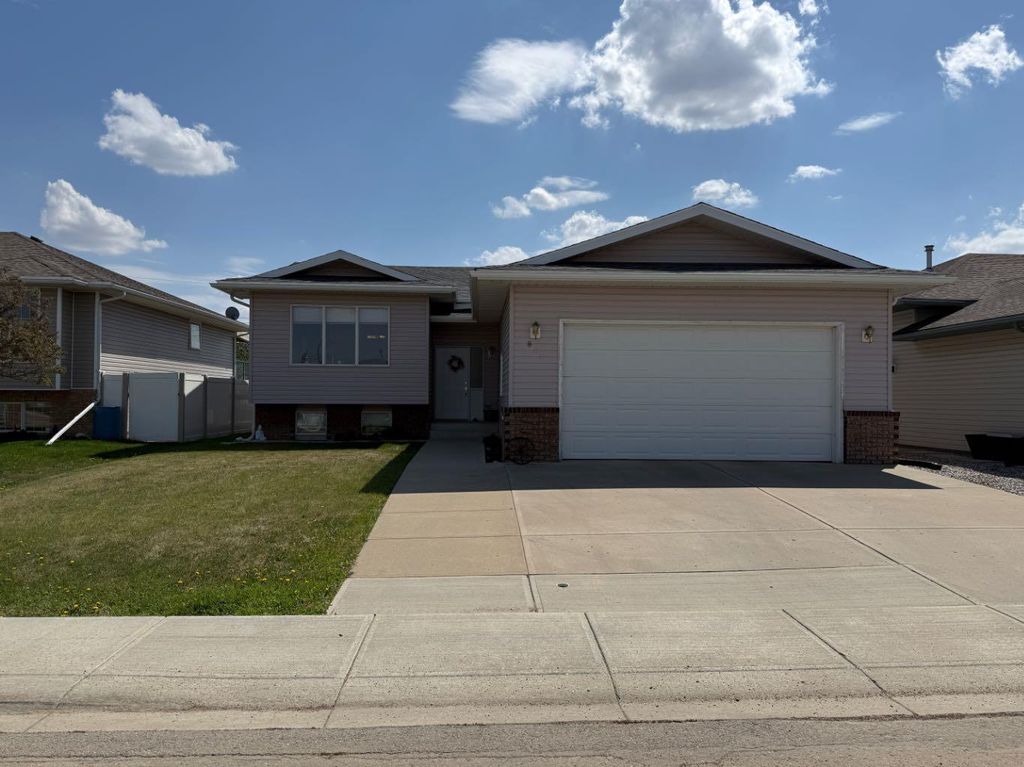 Photo of 817 Bankview Drive, Drumheller, AB T0J 0Y5 (MLS # A2316039)