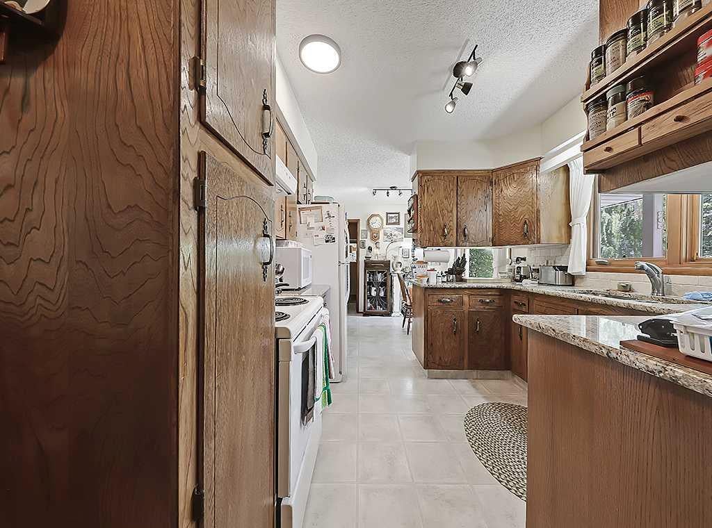 230 Oakwood Place SW
