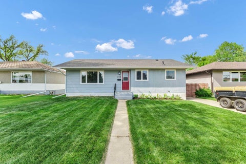 Photo of 212 11 Street NE, Medicine Hat, AB T1A 5T2 (MLS # A2311322)