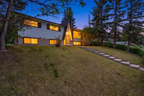 Photo of 7539 Hunterview Drive NW, Calgary, AB T2K 4P7 (MLS # A2315748)