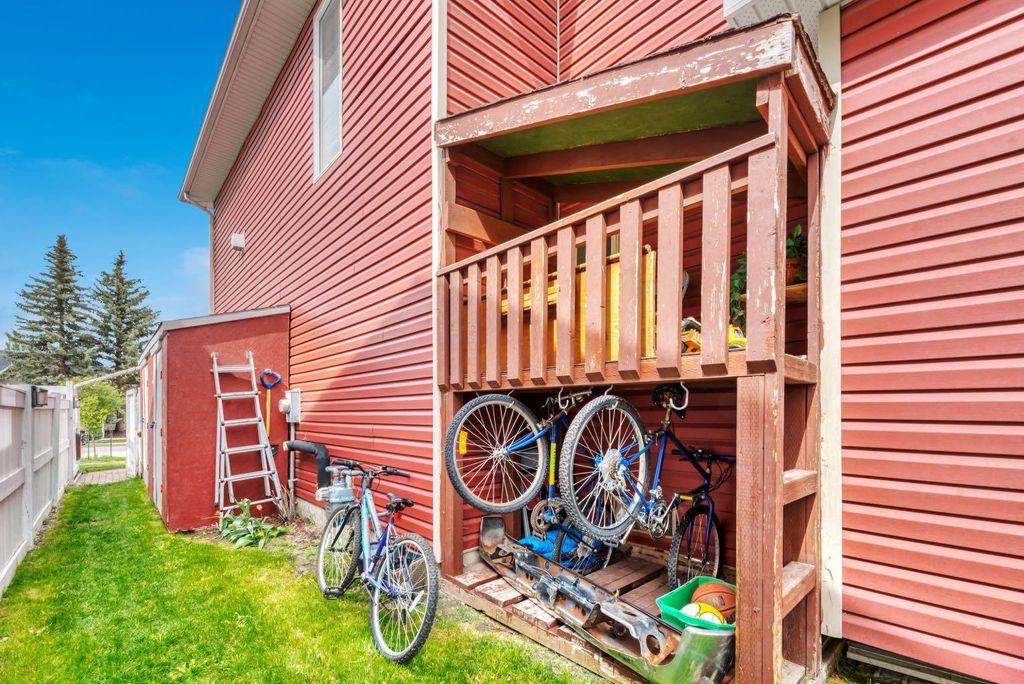Photo of 77 Cimarron Drive, Okotoks, AB T1S 1S6 (MLS # A2314229)