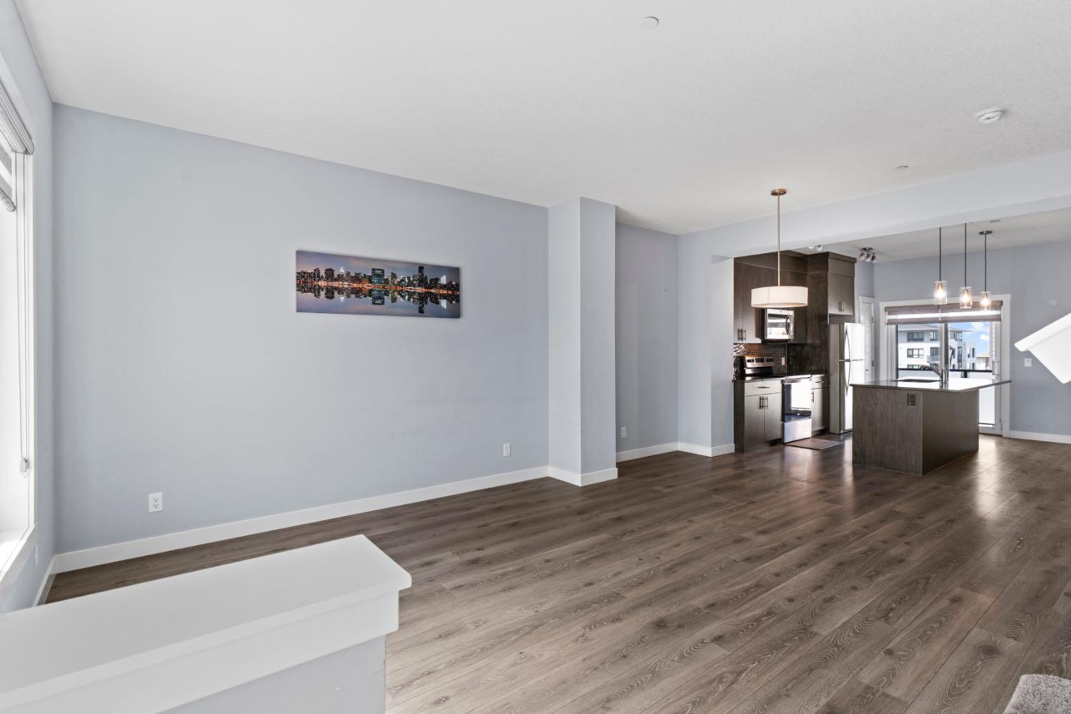 241 Livingston Common NE