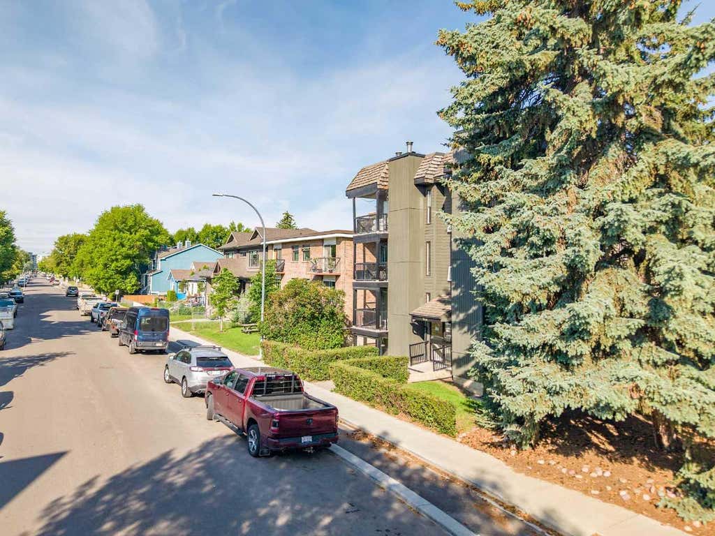 Photo of 624 2 Avenue NW #4, Calgary, AB T2N 0E3 (MLS # A2324209)