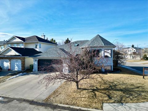 456 Hawkland Place NW Calgary AB T3G 3R1