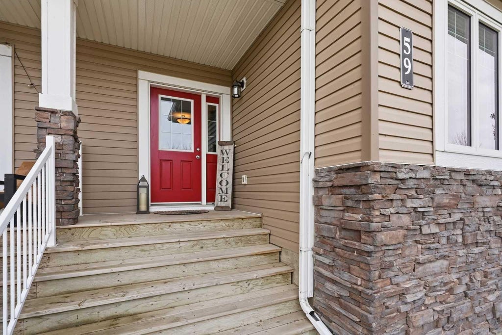 Photo of 59 Crestview Boulevard, Sylvan Lake, AB T4S 0N6 (MLS # A2352798)