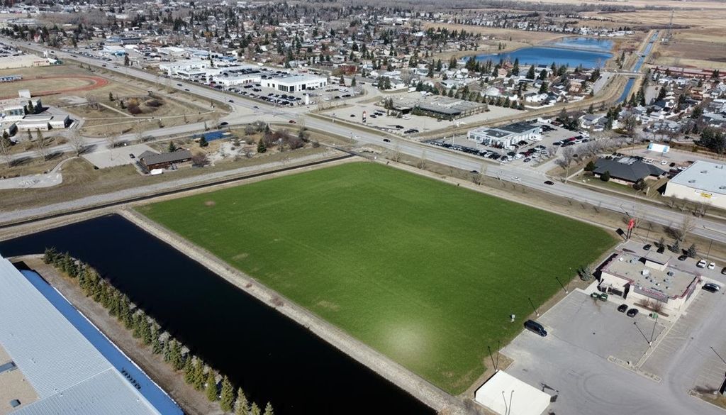 Photo of 1501 12 Avenue SE, High River, AB T2V 2B1 (MLS # A2303291)