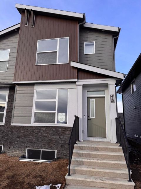 42 Setonvista Grove SE Calgary AB T3M 4A3