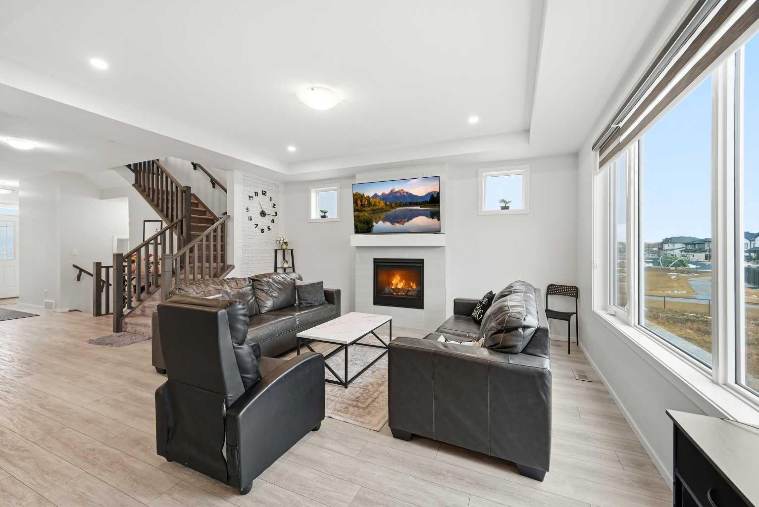 717 Windrow Manor SW