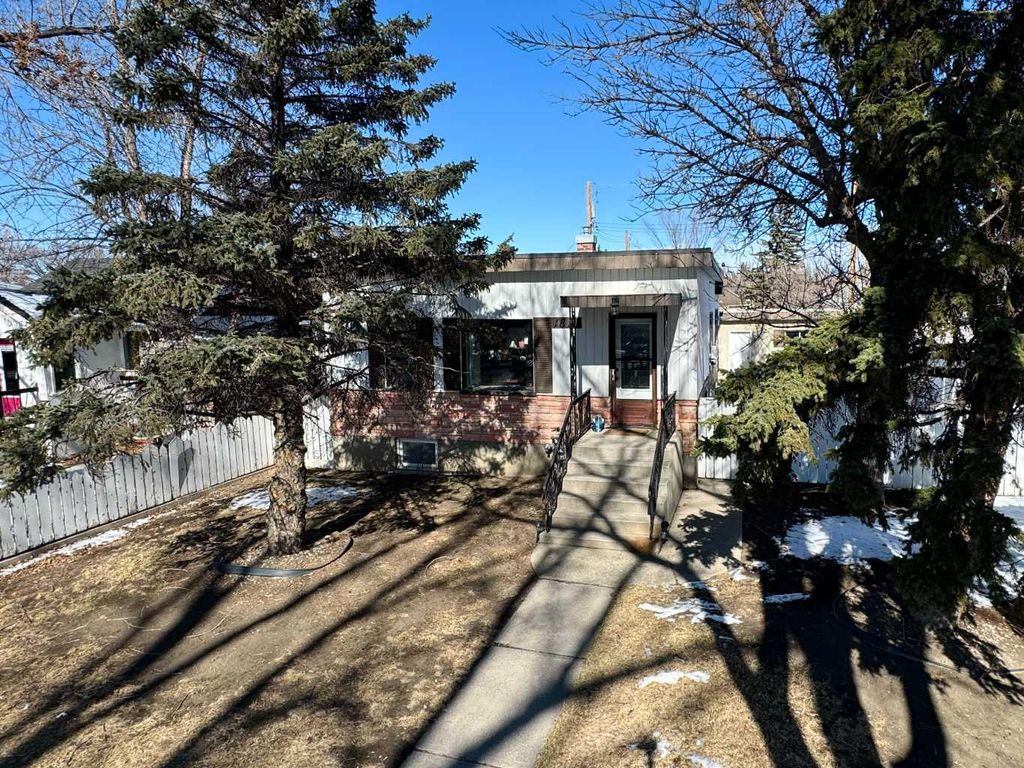 Photo of 1813 4 Avenue N, Lethbridge, AB T1H 0L6 (MLS # A2292321)