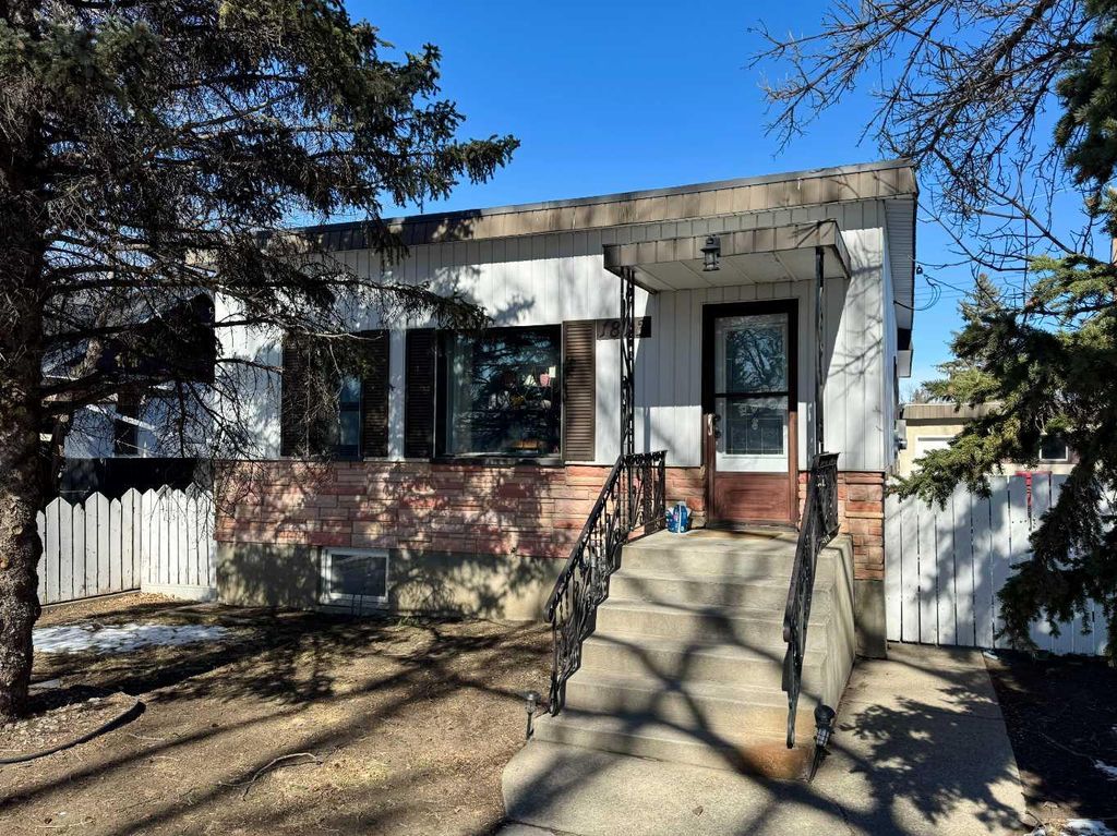 Photo of 1813 4 Avenue N, Lethbridge, AB T1H 0L6 (MLS # A2292321)