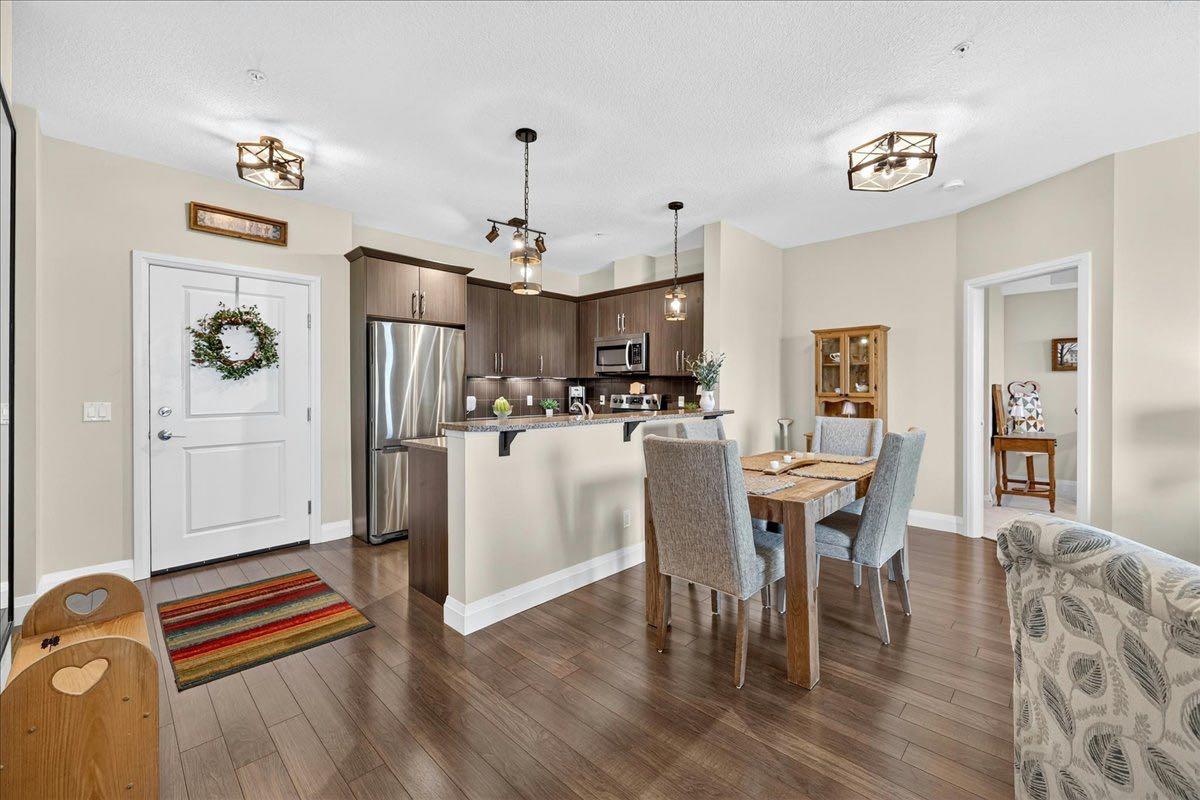 15 Sunset Square 2305