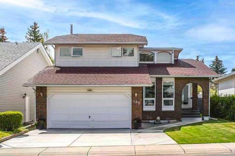 Photo of 180 Woodglen Way SW, Calgary, AB T2W 4T3 (MLS # A2312843)