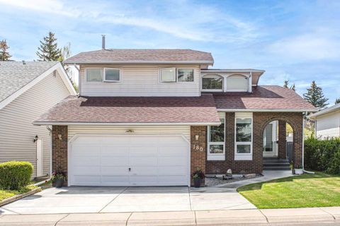 Photo of 180 Woodglen Way SW, Calgary, AB T2W 4T3 (MLS # A2312843)