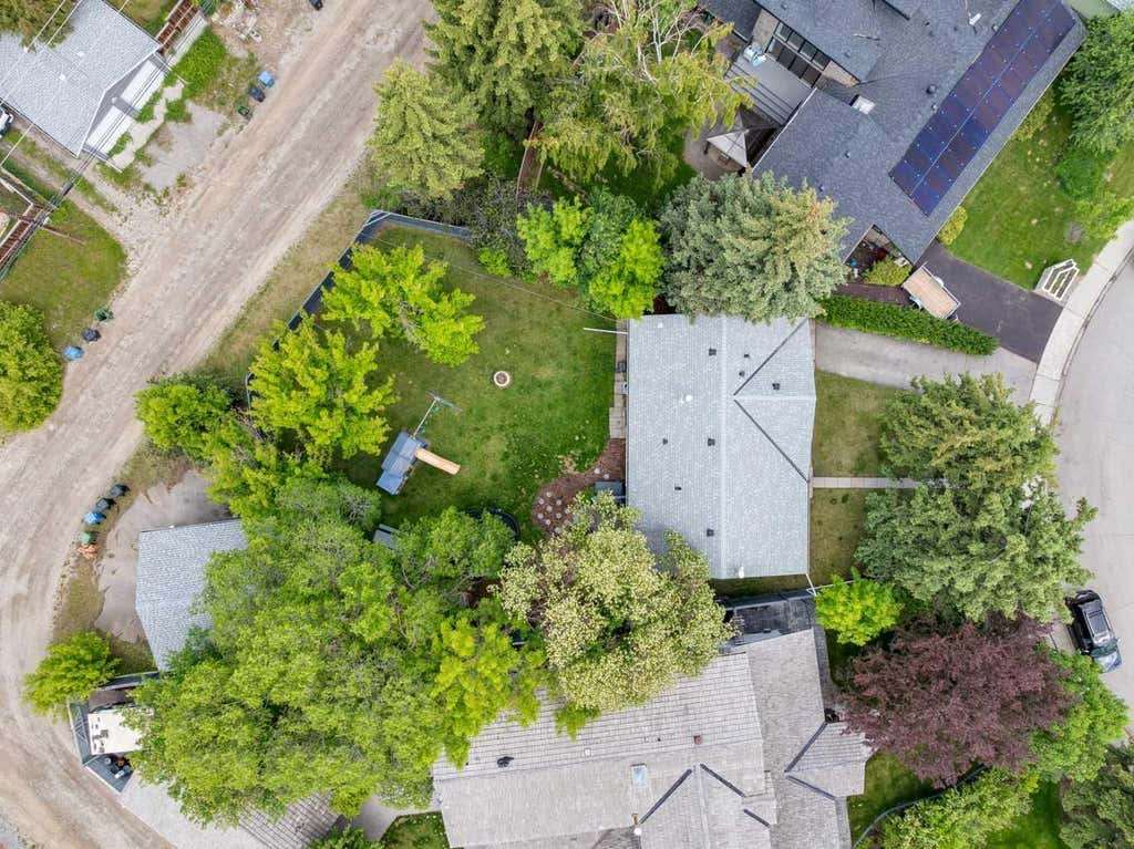 Photo of 116 Gloucester Cres, Calgary, AB T3E 4V2 (MLS # A2320699)