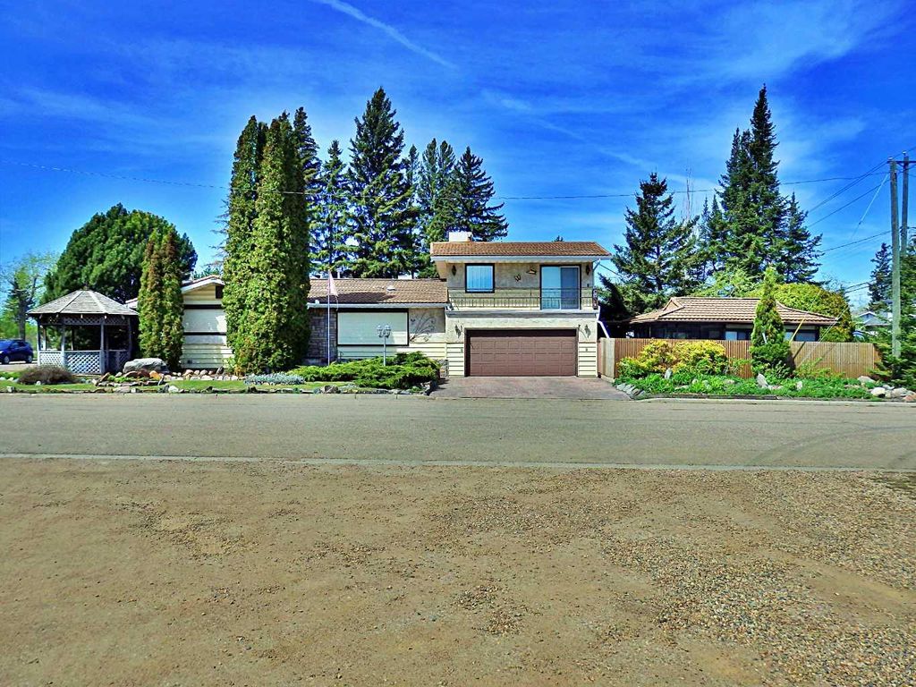 Photo of 5402 50 Avenue, Vermilion, AB T9X 1V2 (MLS # A2313505)