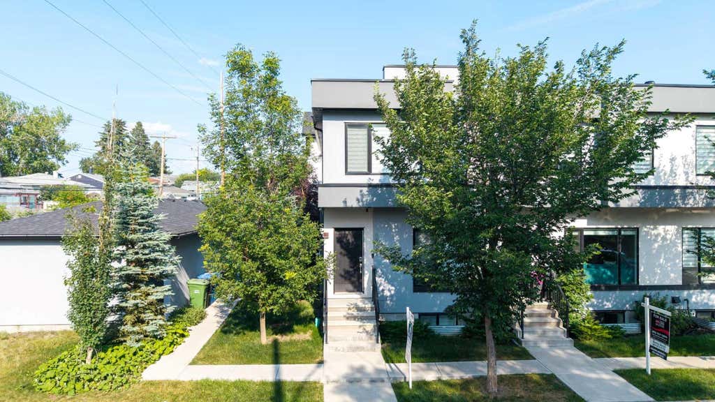 Photo of 3306 2 Street NE, Calgary, AB T2E 3H3 (MLS # A2332587)
