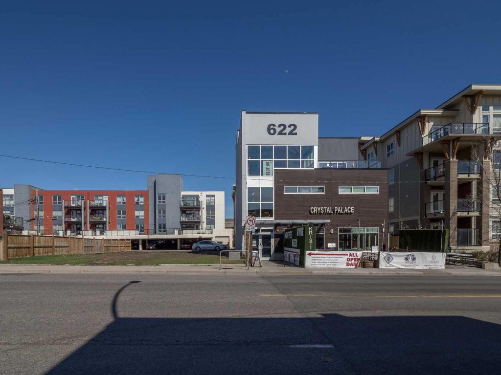 Photo of 622 Edmonton Trail NE, Calgary, AB T2E 3J4 (MLS # A2284683)