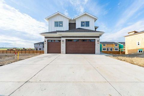 351 Waterford Grove Chestermere AB T1X 2T9