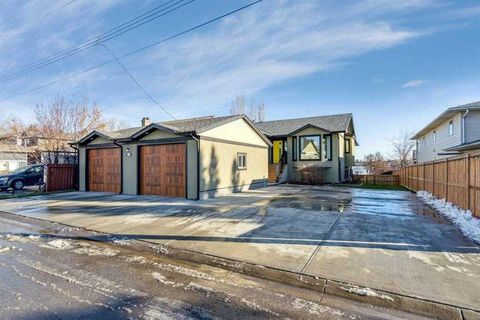 Photo of 760 West Chestermere Dr, Chestermere, AB T1X 1B5 (MLS # A2249530) Photo of 760 West Chestermere Dr, Chestermere, AB T1X 1B5 (MLS # A2249530)
