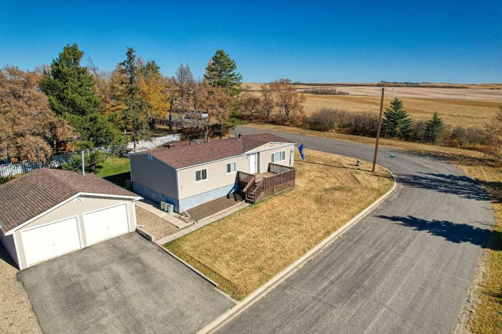 Photo of 315 3 Avenue, Torrington, AB T0M 2B0 (MLS # A2266387)