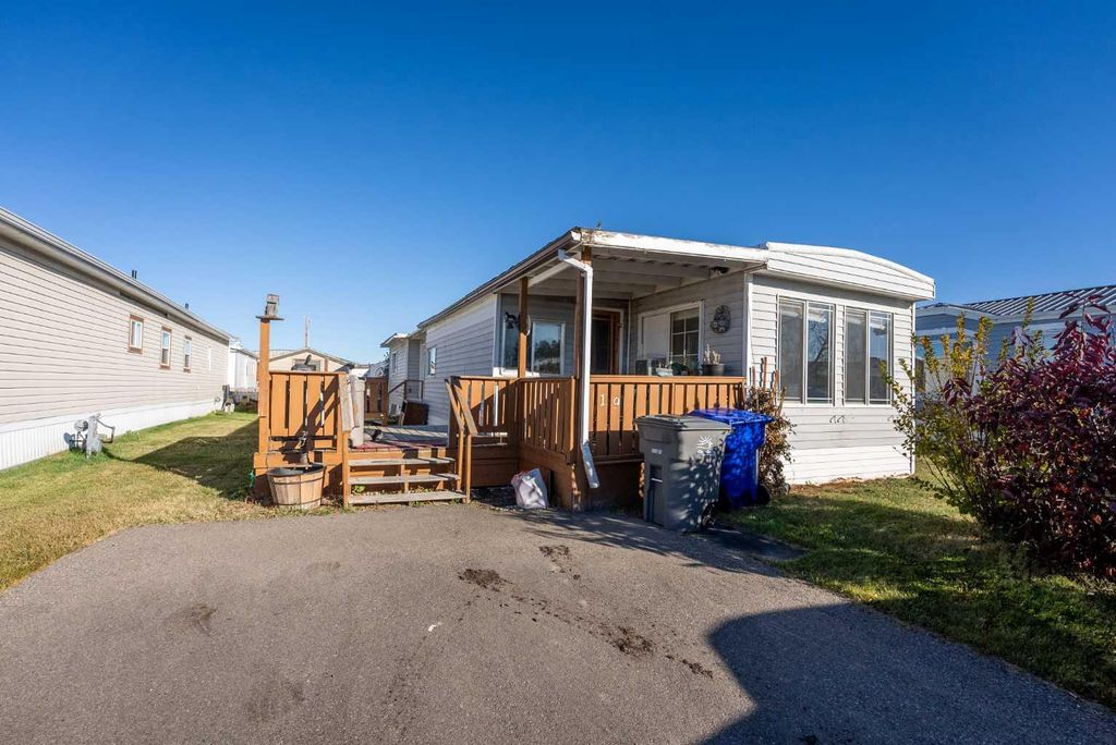Photo of 5853 4 Street #19, Claresholm, AB T0L 0T0 (MLS # A2266233)
