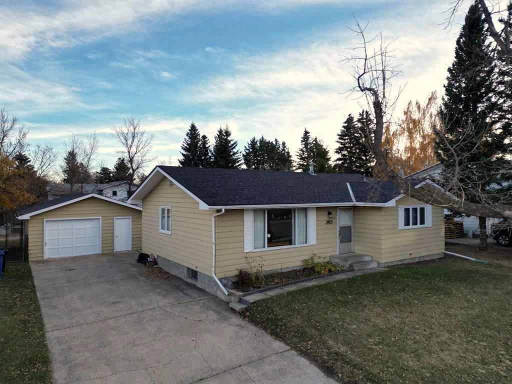 Photo of 2403 17 Street, Nanton, AB T0L 1R0 (MLS # A2266053)