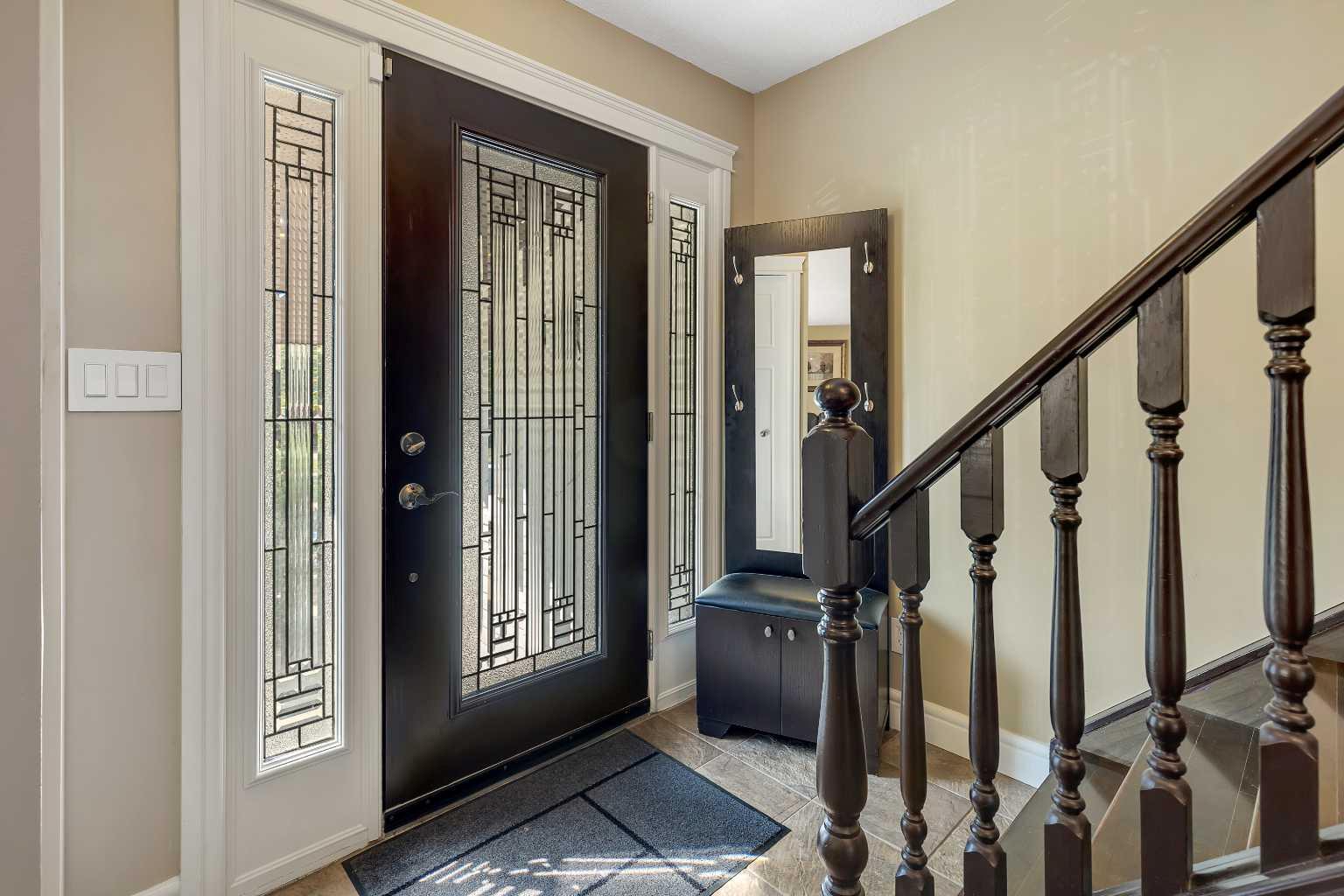 136 castleglen Way NE