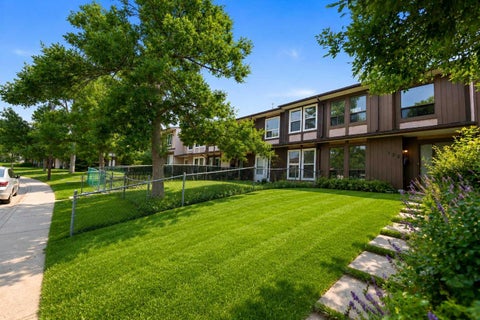 Photo of 122 Berkley Way NW, Calgary, AB T3K 1B6 (MLS # A2333076)