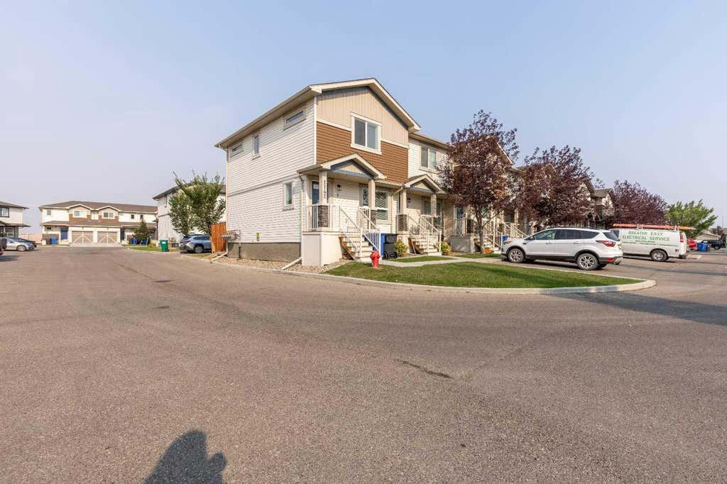 Photo of 1142 Keystone Road W #1, Lethbridge, AB T1J 5H6 (MLS # A2338141)