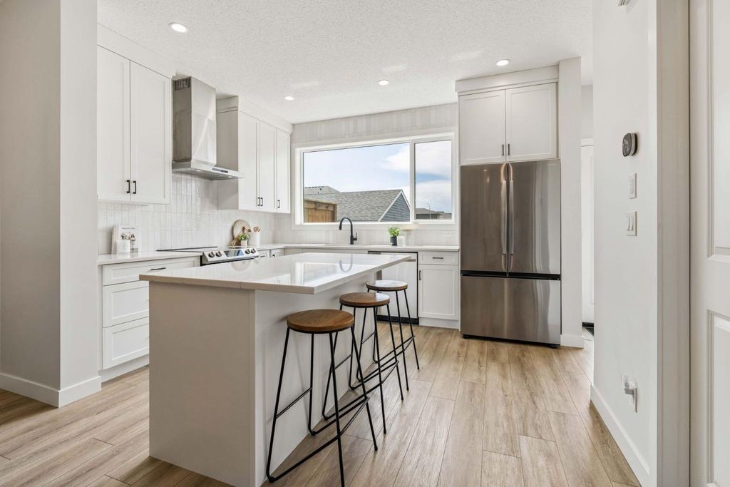 Photo of 185 Emberside Hollow, Cochrane, AB T4C 3E1 (MLS # A2322191)